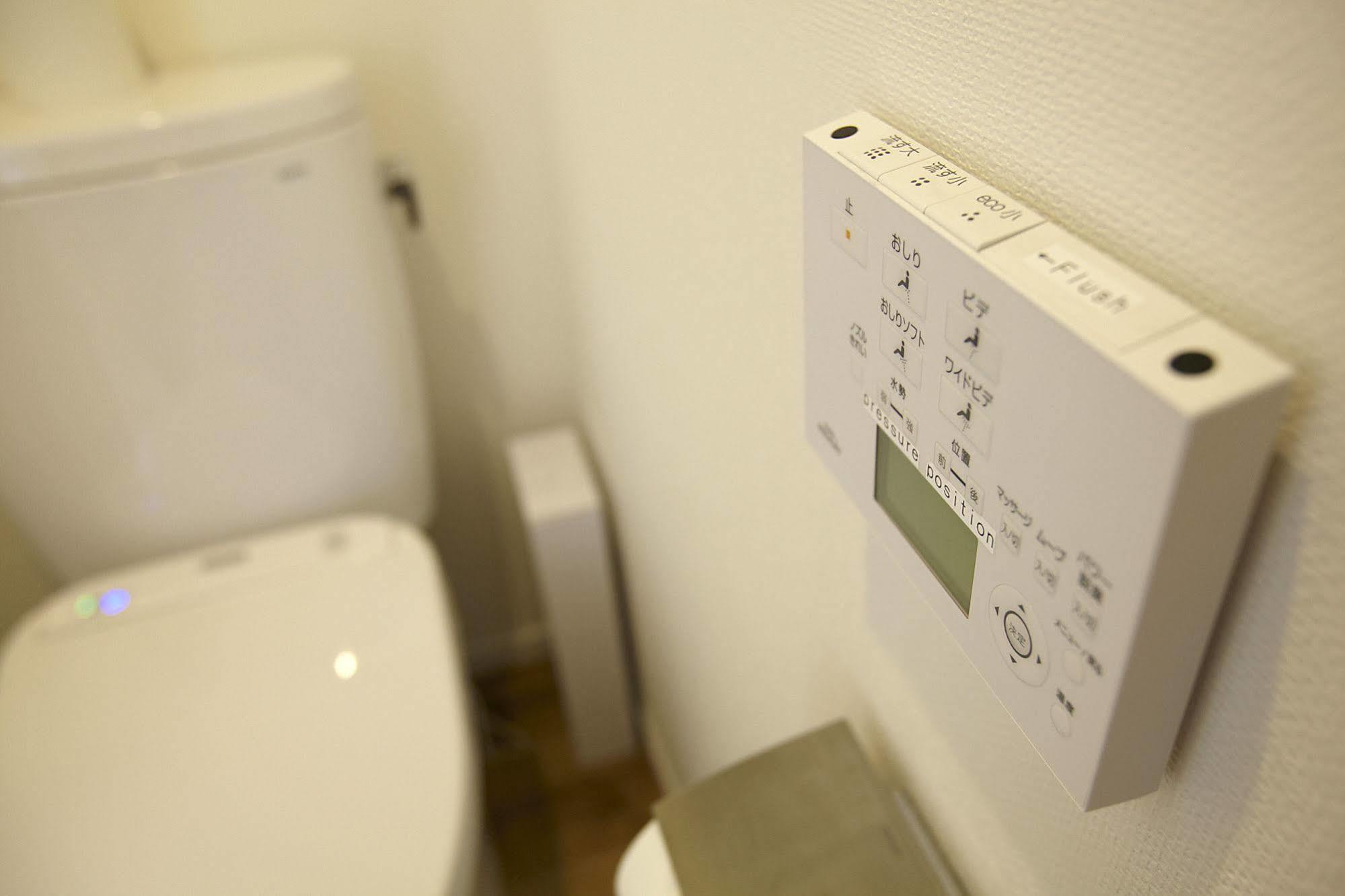 Bonfire Hostel Osaka Bagian luar foto