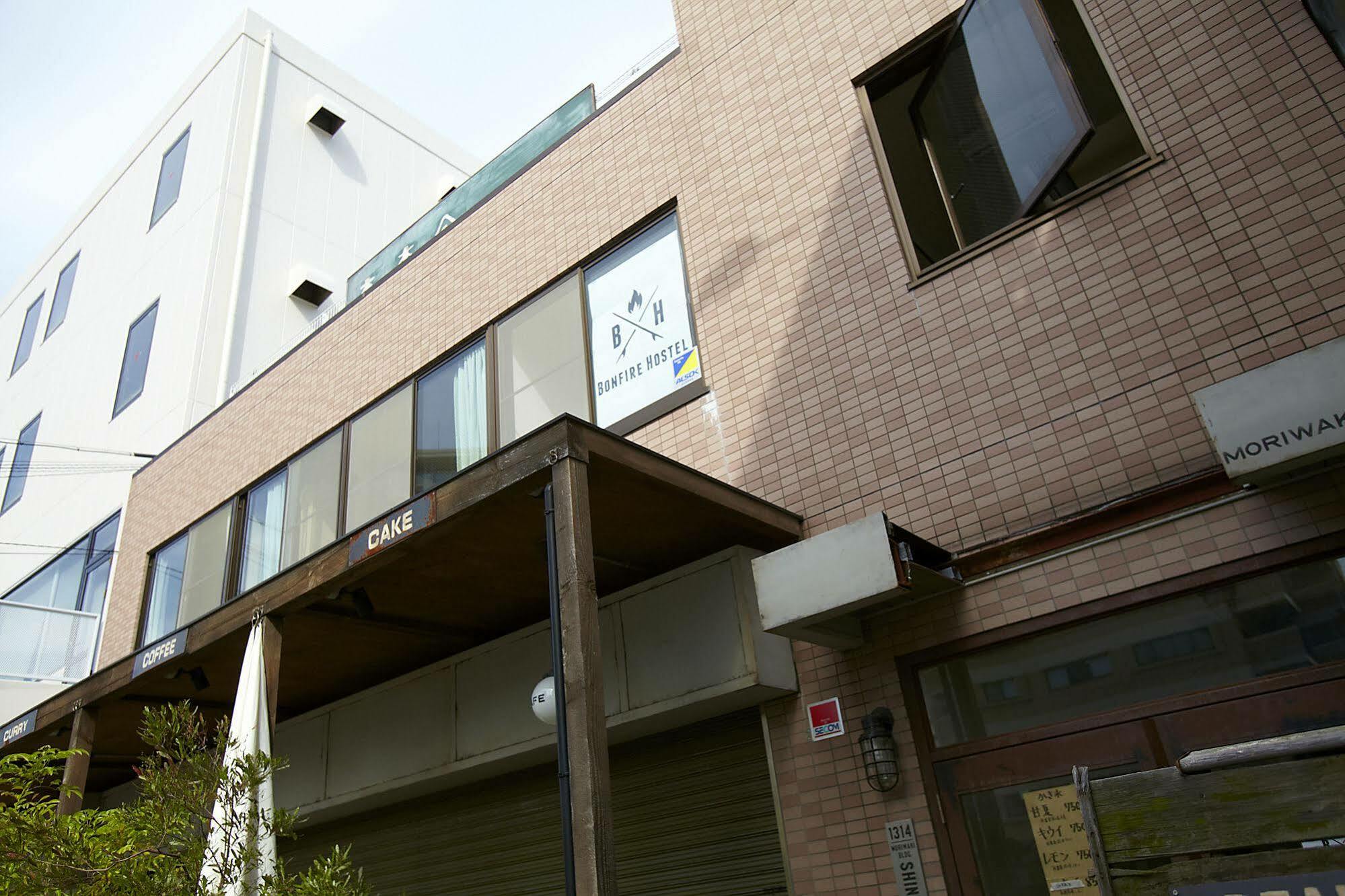 Bonfire Hostel Osaka Bagian luar foto
